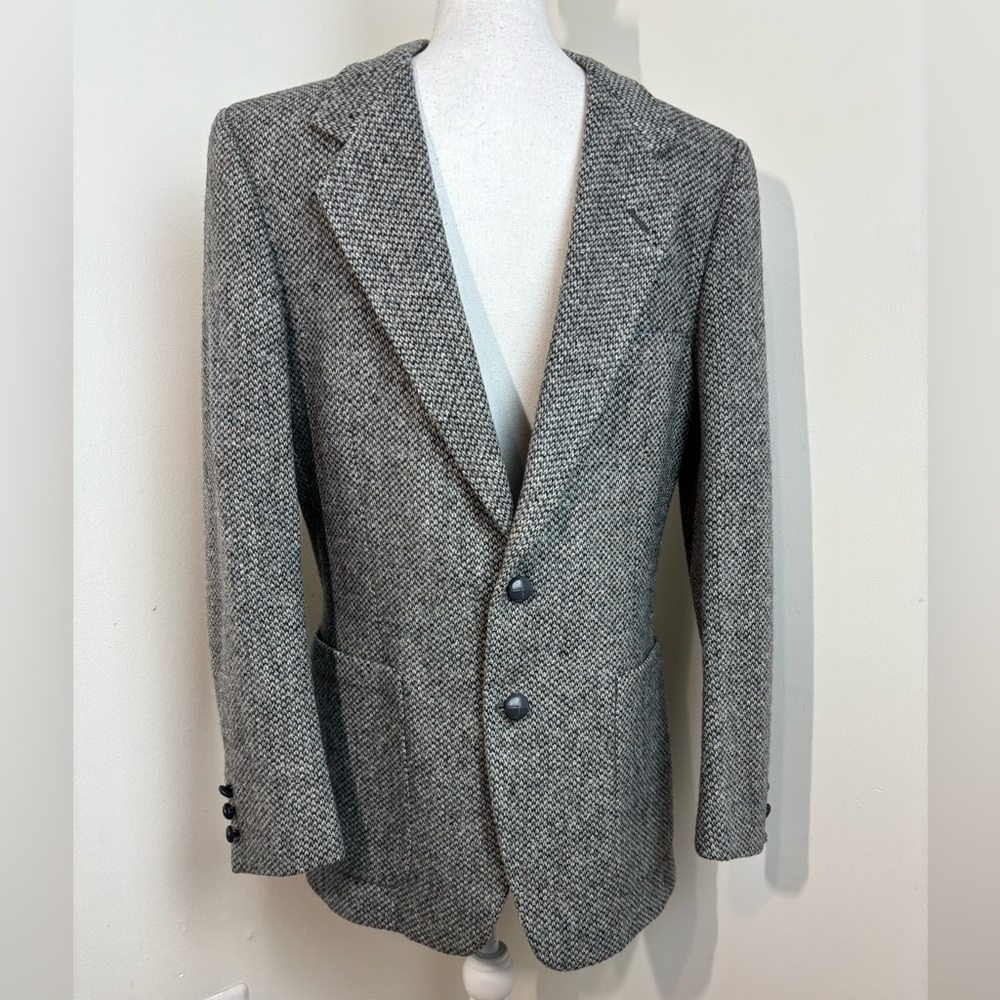 Givenchy Vintage USA-Made 100% Pure Wool
Blazer w/ COA Union Tailored Size 40
